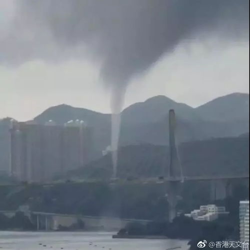 暴雨后居民开家门发现外面已成河